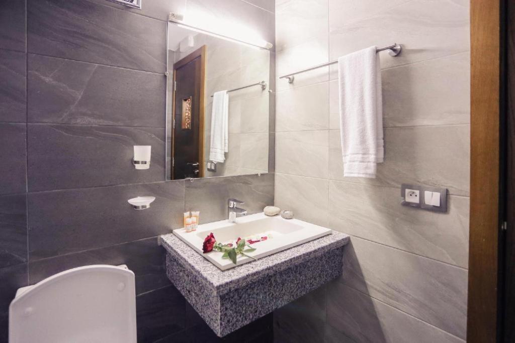 Hotel Makarim Tetouan Exterior photo